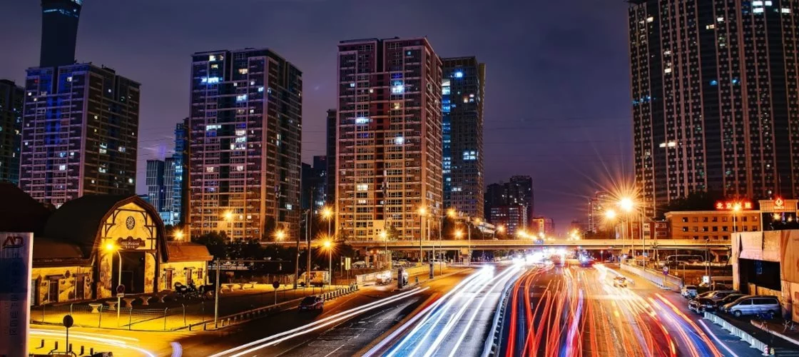 Sistema di controllo della velocità dei veicoli per le smart city